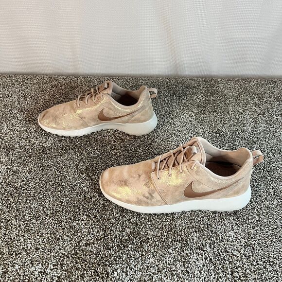 Womens Nike Running Shoes Roshe One Metallic Peach Size 8.5 - Picture 2 of 6